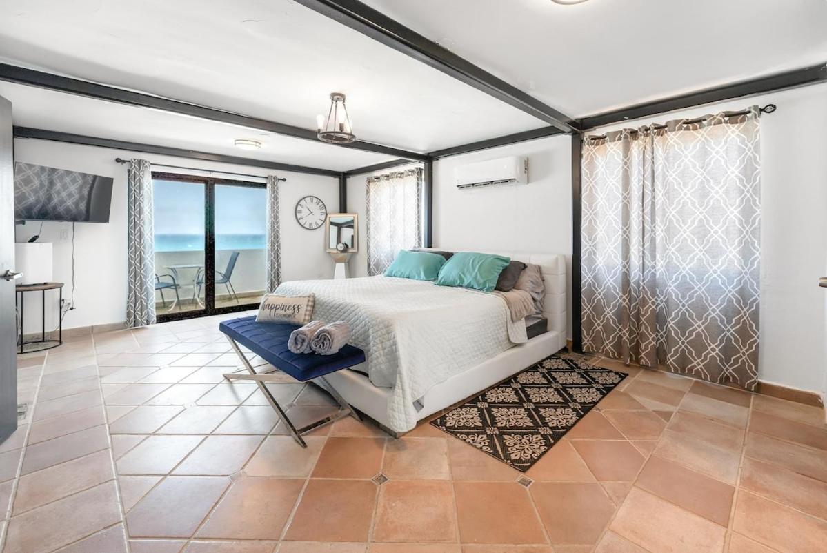 4 Bedroom Kikita Beach Villa Oceanfront W Pool Dorado Exterior photo